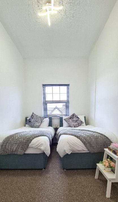 Entire 2 Bed Flat On 3Rd Floor Near City Centre & Stadium Cardiff Exterior foto